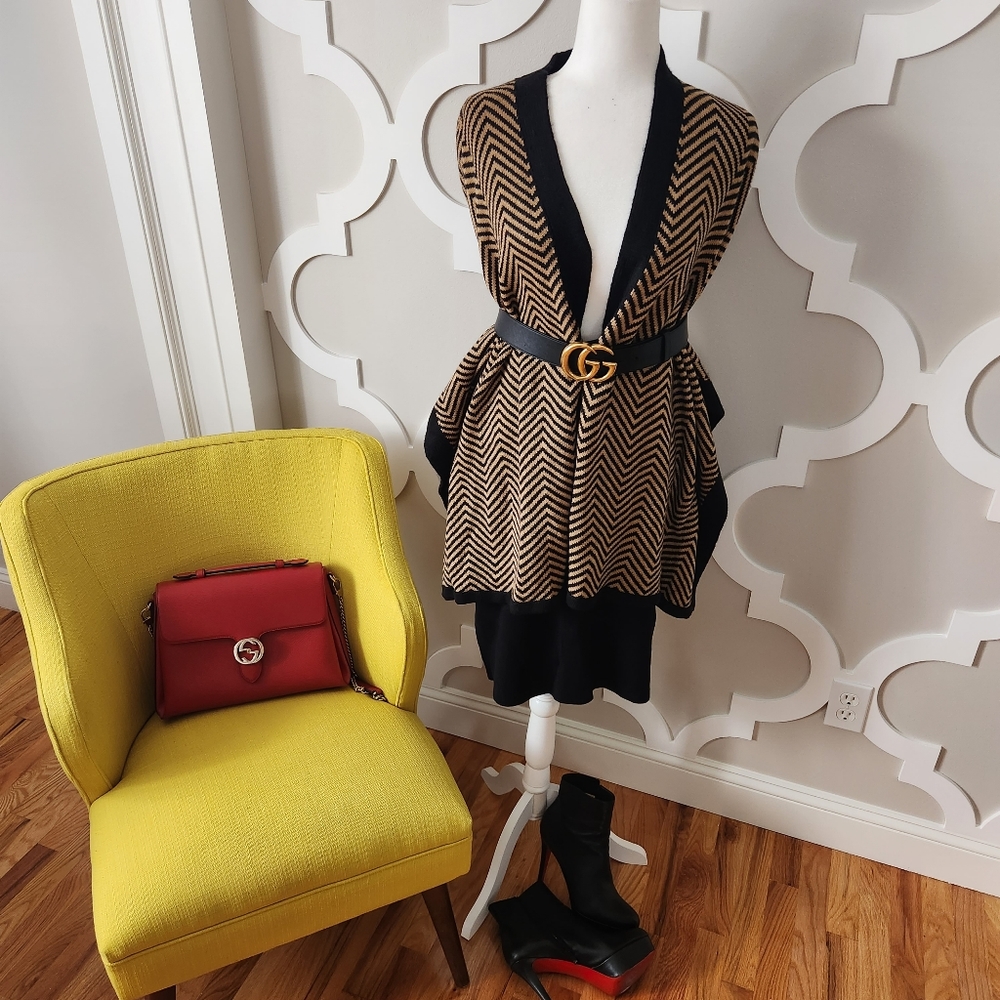L/XL Chevron Cape - Picture 2 of 8